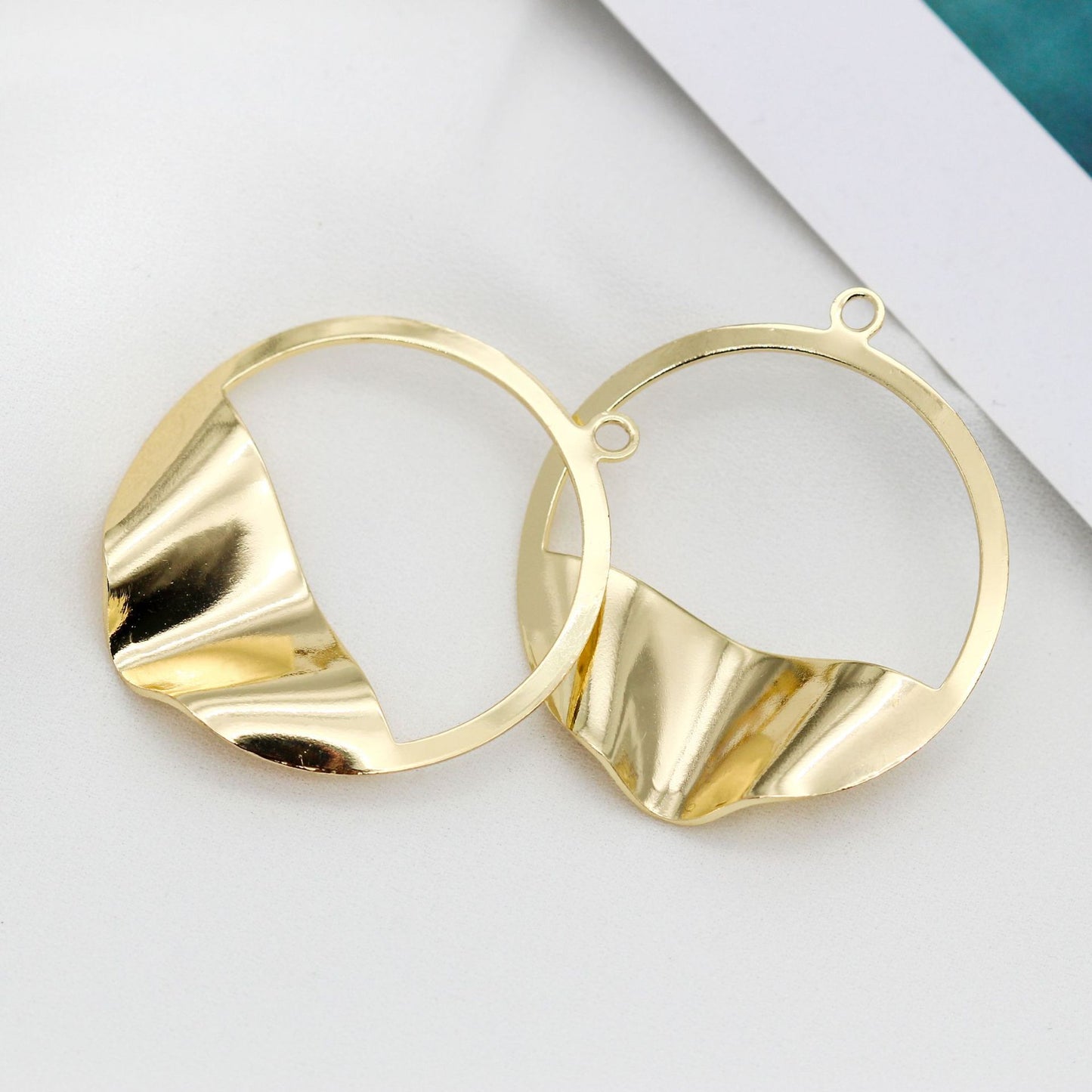 10 gebogene Kreis-Charm-Anhänger aus 14 Karat GF