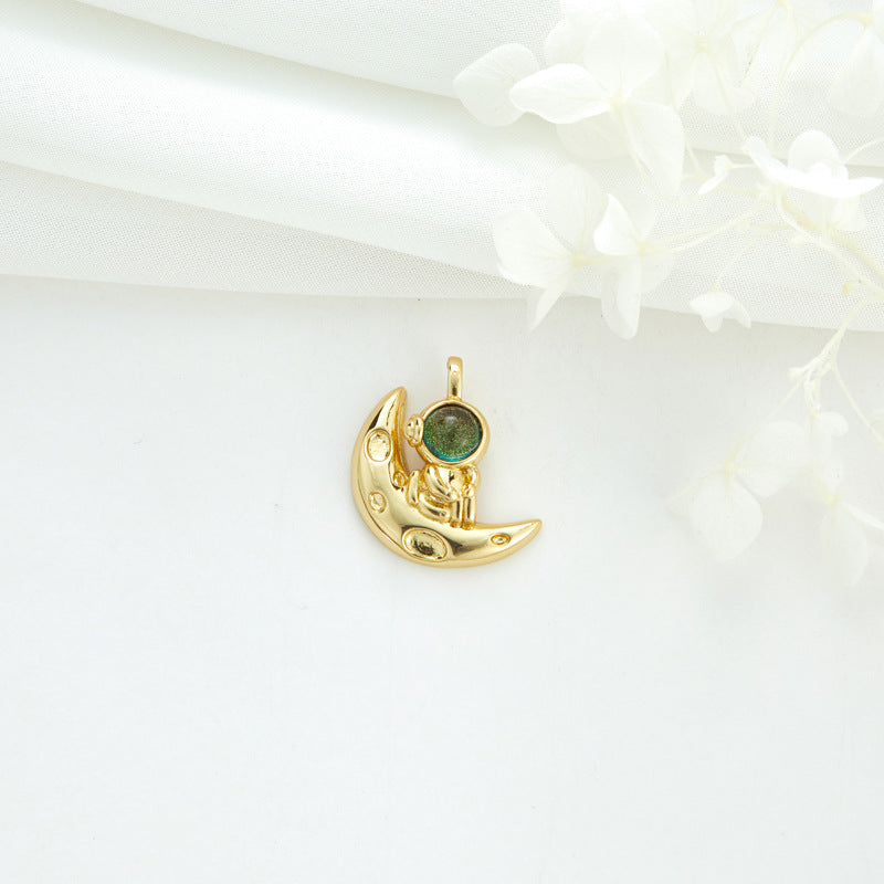 2 Cateye-Steine, Astronaut auf Mond, Rakete, Schwan, Katze, Charm-Anhänger, Harz, Strass, verziert, 14 K GF