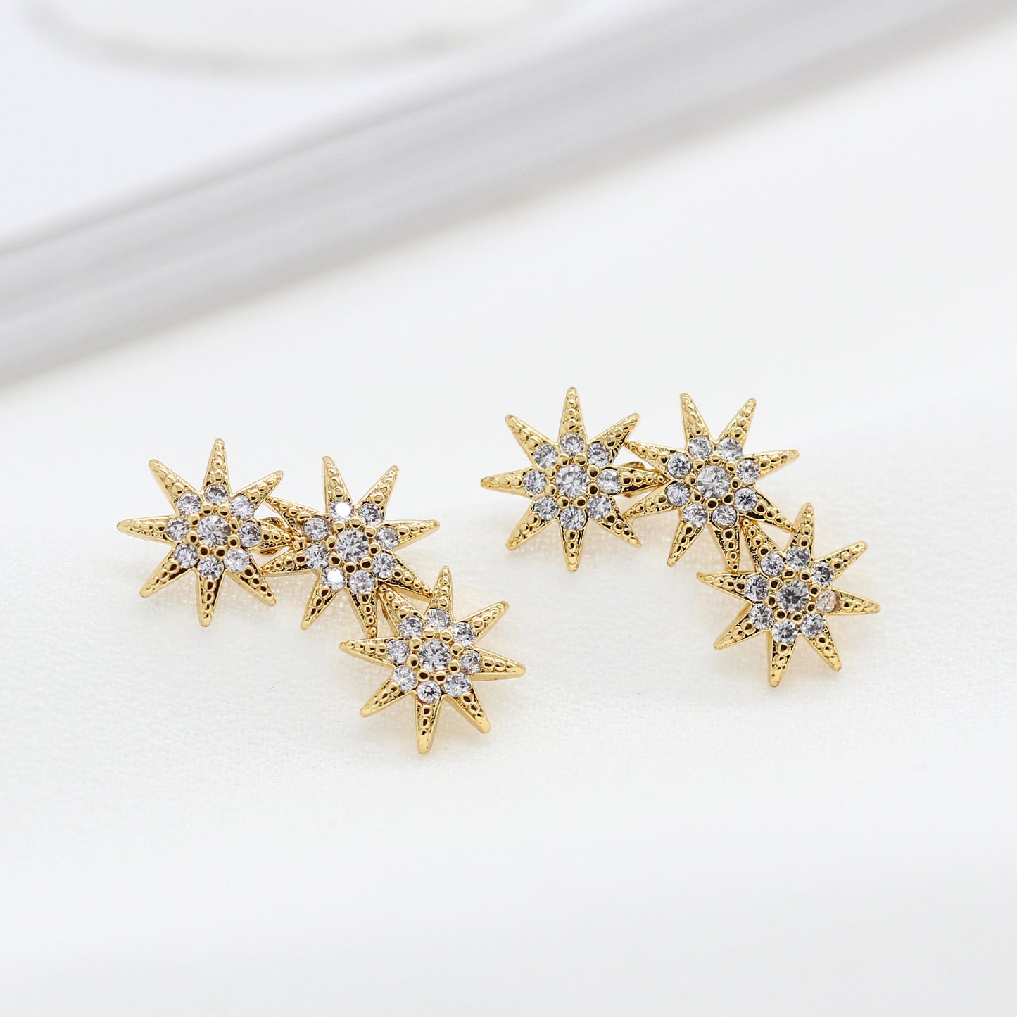 4 boucles d'oreilles trois étoiles à tige ornées de strass 14K GF