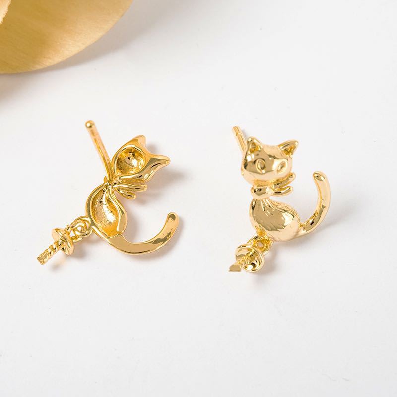 20 Katzen-Ohrstecker, 14 K GF, halbgebohrte Perlen, blanko