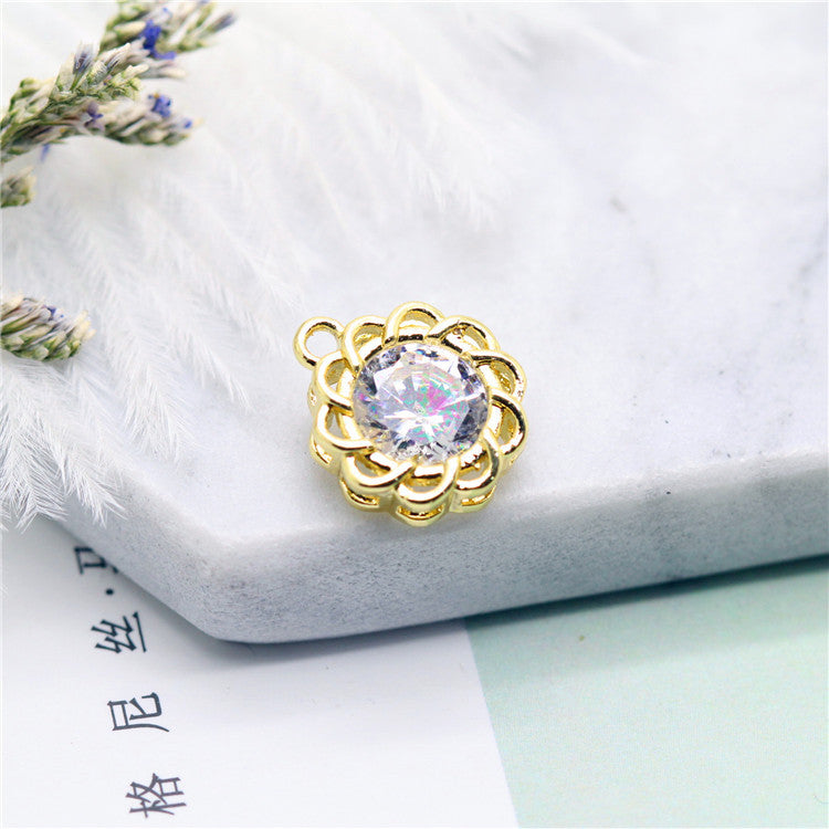 20 pendentif à breloque en pierre ronde à bords floraux orné de strass 14K GF