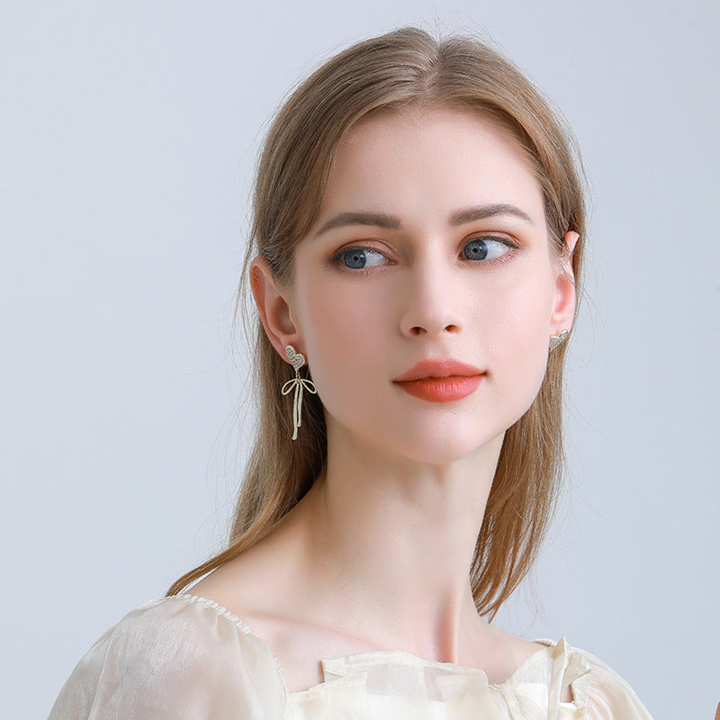 4 boucles d'oreilles à tige en forme de cœur avec nœud papillon, ornées de strass 14 carats GF