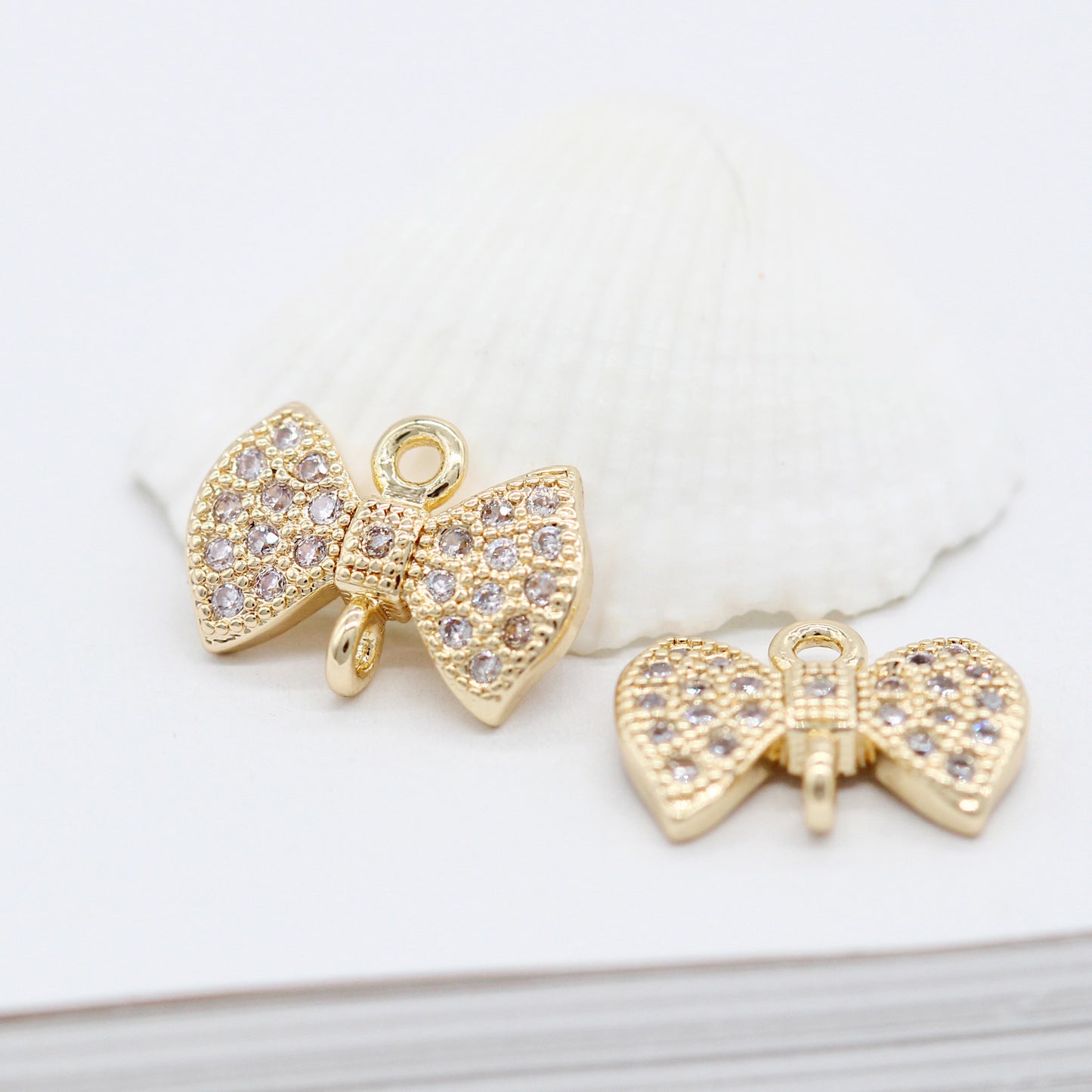 10 Doppelschleifen-Charm-Verbinder mit Schleife, Strassverzierung, 14 Karat GF