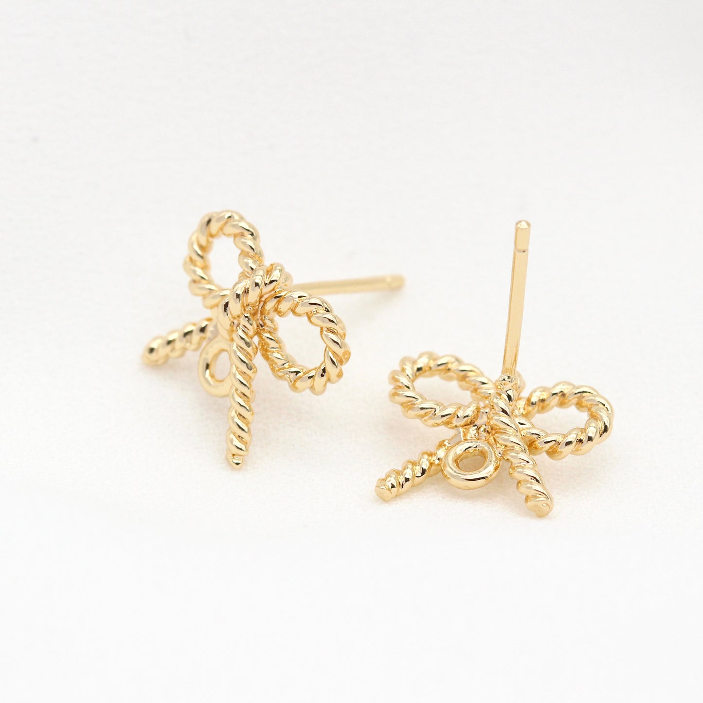 10 Ohrstecker mit Schleife und Öse aus 14-karätigem GF