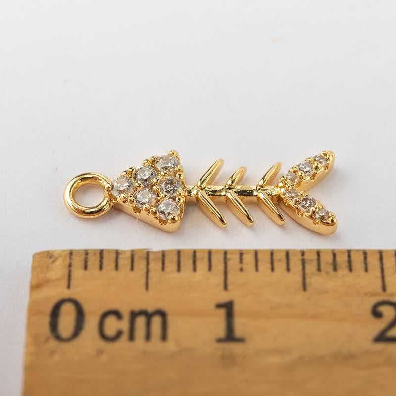 20 Fischgräten-Charm-Anhänger mit Strassverzierung aus 14-karätigem GF