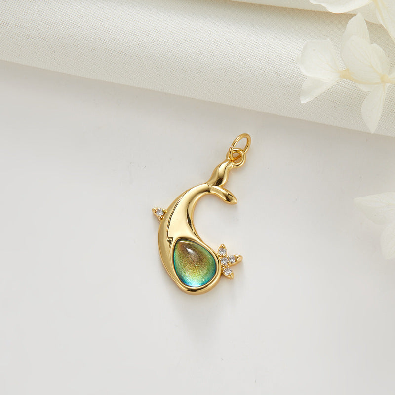 2 Delphin-Charm-Anhänger, Harz, Strass, verziert mit 14-karätigem GF