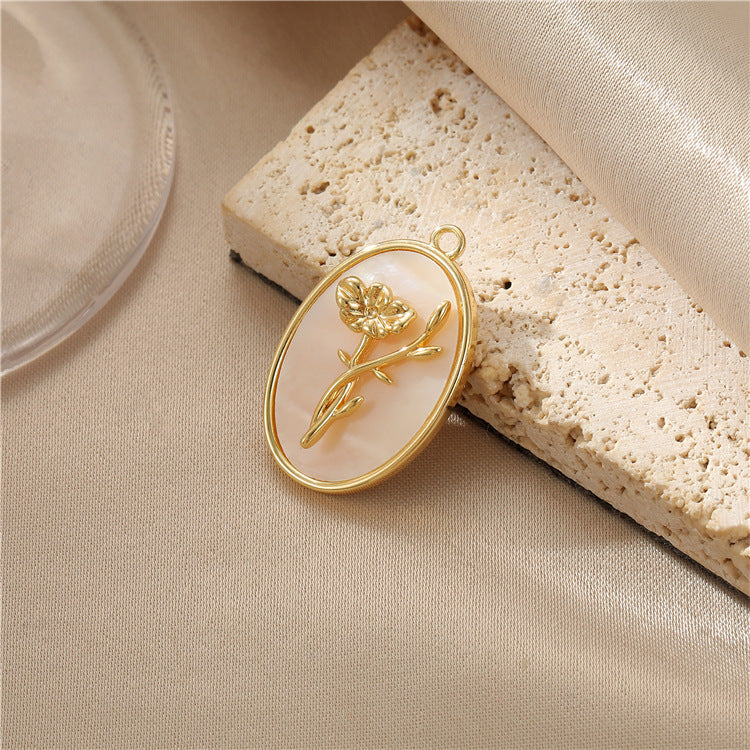 2 Flash-Herz-Oval-Blumen-Charm-Anhänger mit Muschelverzierung, 14 Karat GF