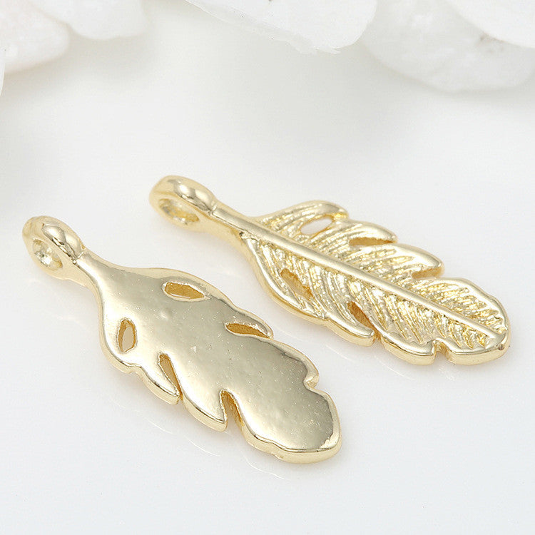 Pendentif à breloque 10 plumes 14K GF