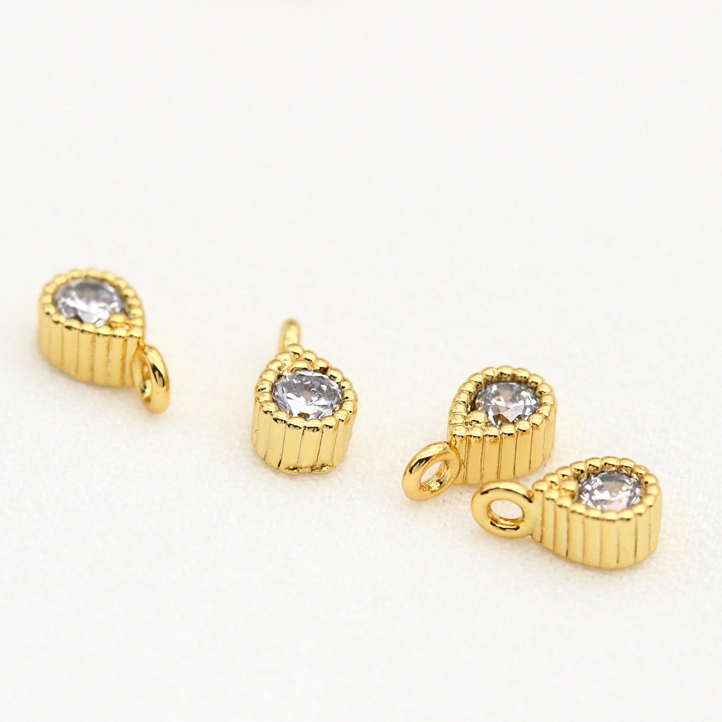 10 minuscules pendentifs à breloque goutte d'eau strass embellis 14K GF