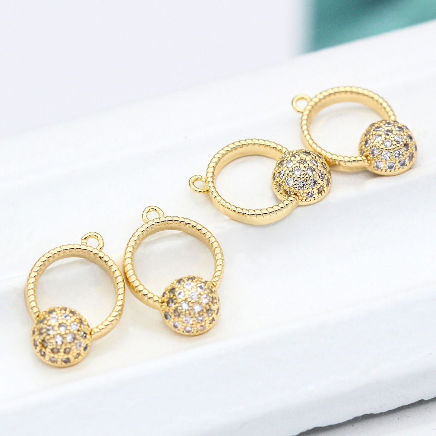 20 pendentifs à breloques ronds ornés de strass 14K GF