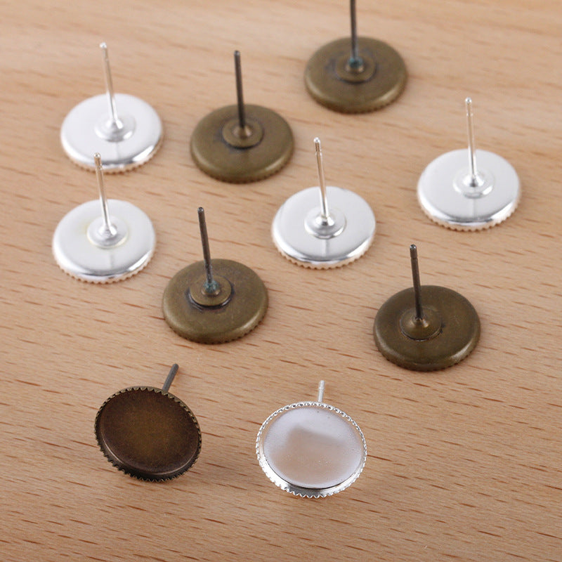 100 boucles d'oreilles à tige à lunette à bord dentelé 18KGP 8mm 10mm 12mm cabochon rond Base vierge réglage de la pièce de pierre précieuse