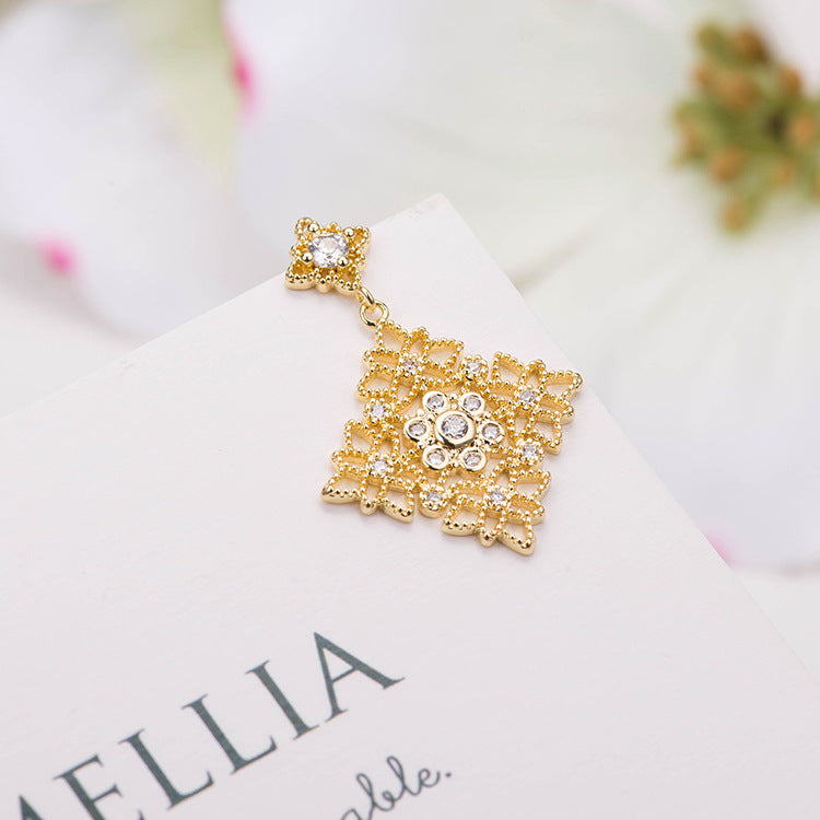 Boucles d'oreilles à tige avec 4 diamants et strass ornés de strass 14 carats GF