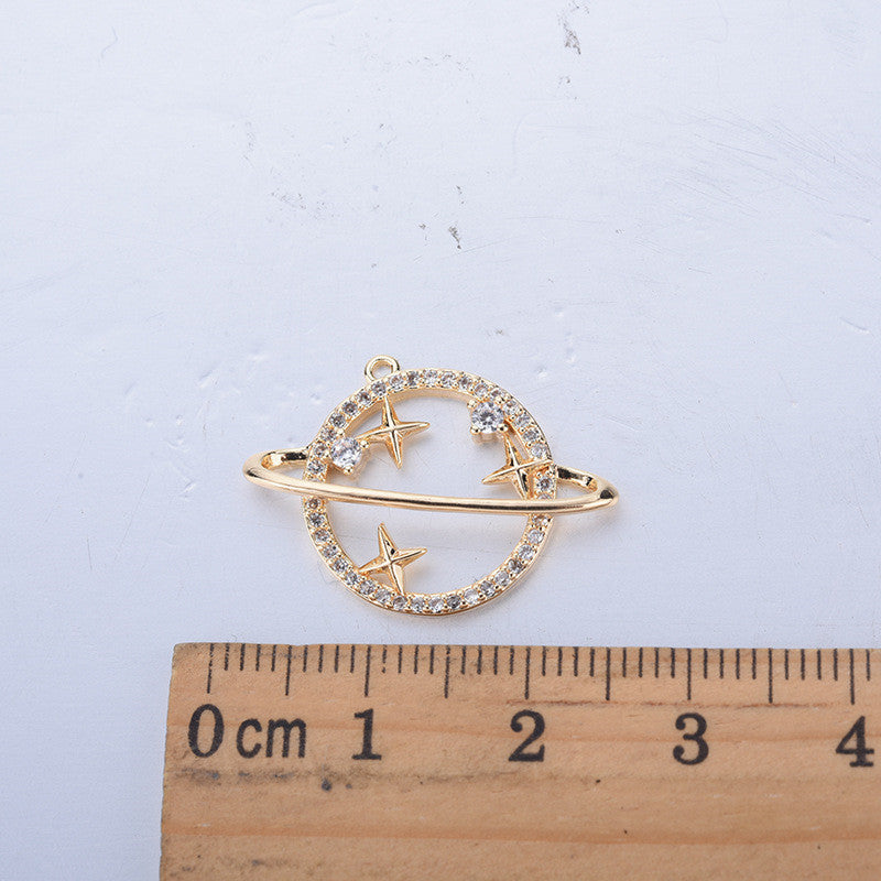 Pendentif à breloque Saturne 20 étoiles orné de strass 14K GF
