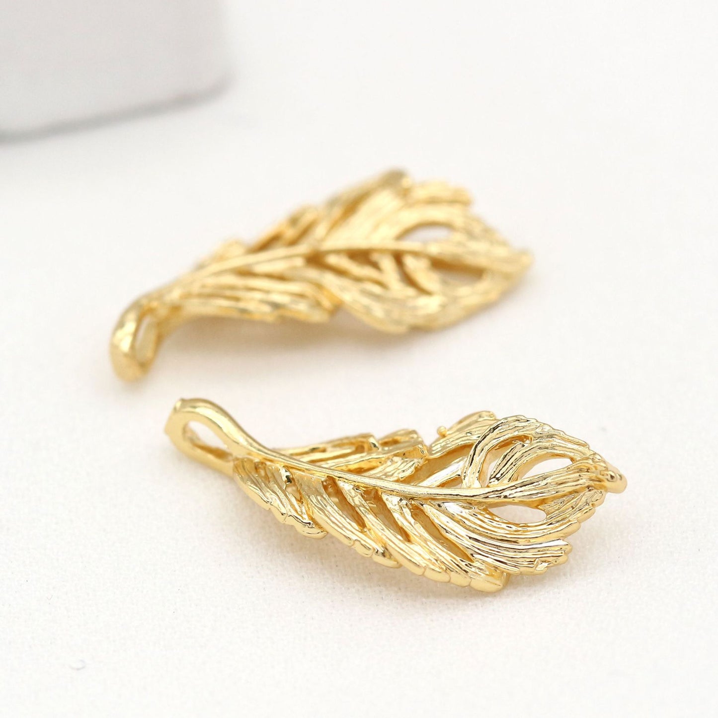 10 Feder-Charm-Anhänger 14K GF