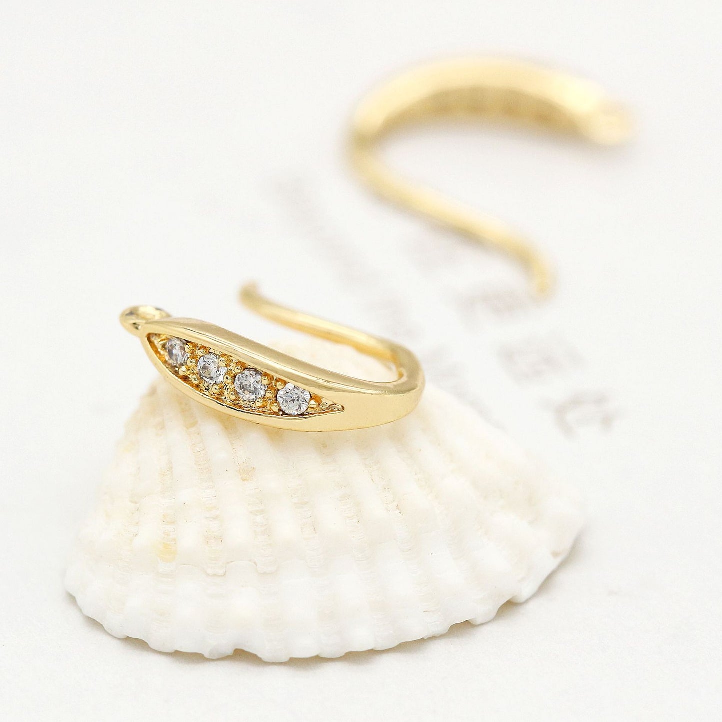 Boucles d'oreilles à 4 crochets avec boucle ornée de strass 14K GF