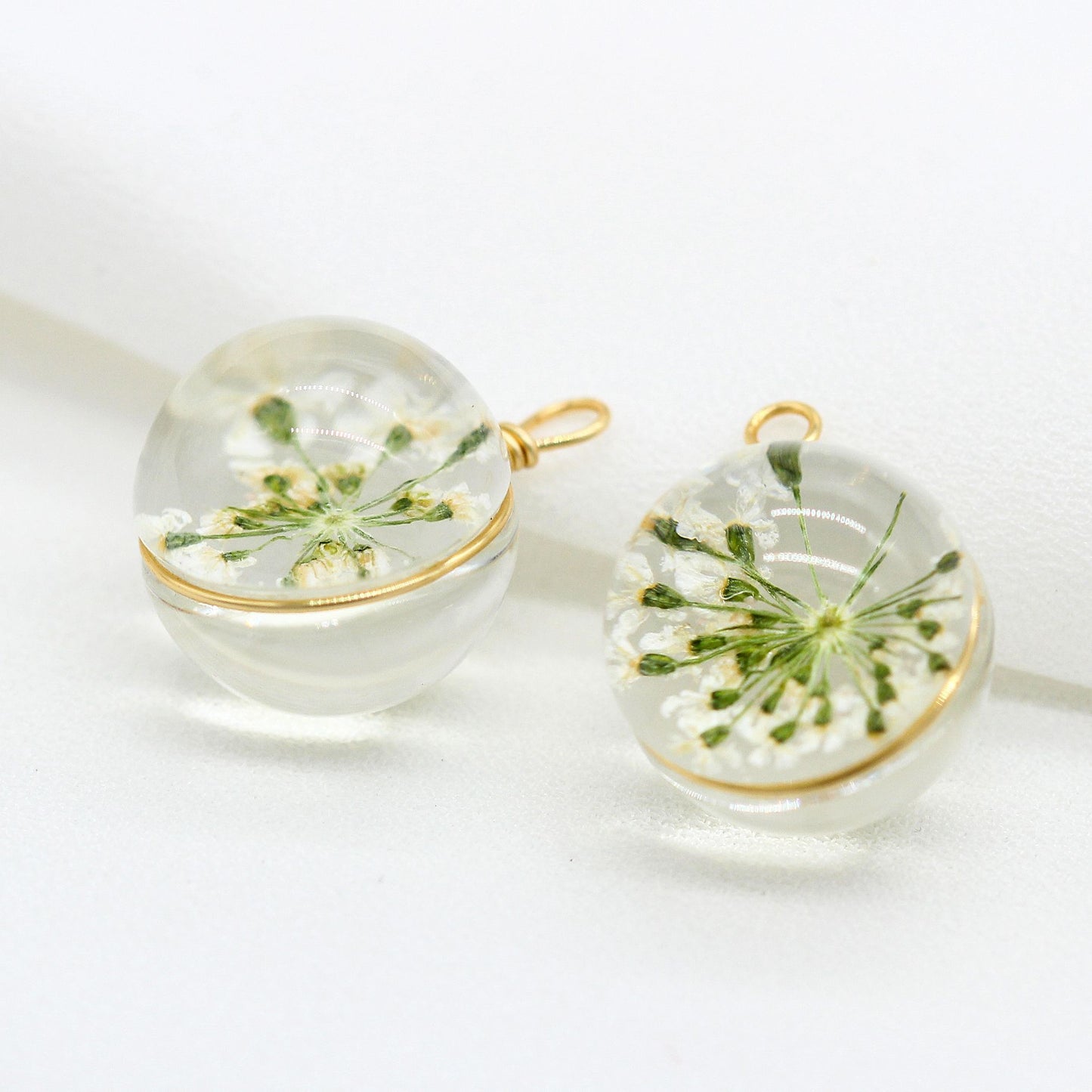 2 fils enveloppés de vraie fleur à l'intérieur d'un dôme en verre rond, pendentif à breloque 14K GF