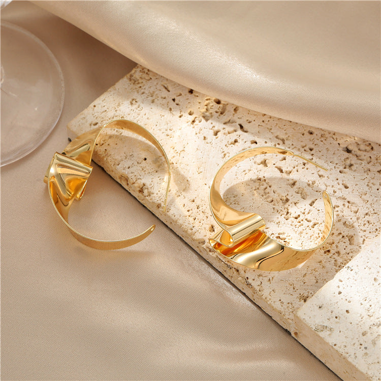 4 boucles d'oreilles à tige incurvées martelées en cercle ouvert 14K GF Earing