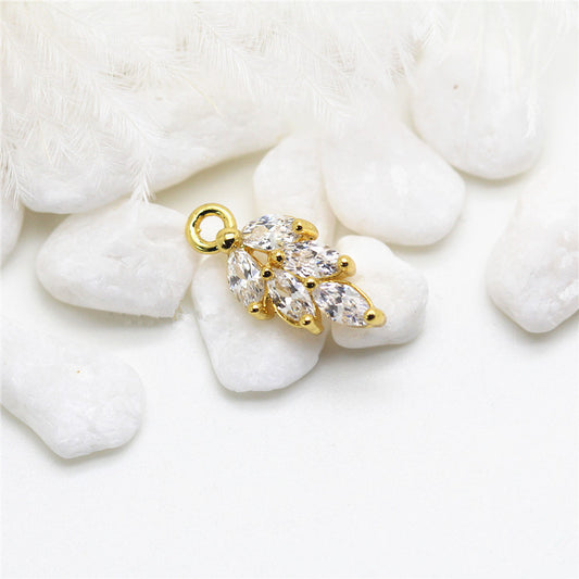 Pendentif à breloque 10 feuilles orné de strass 14K GF