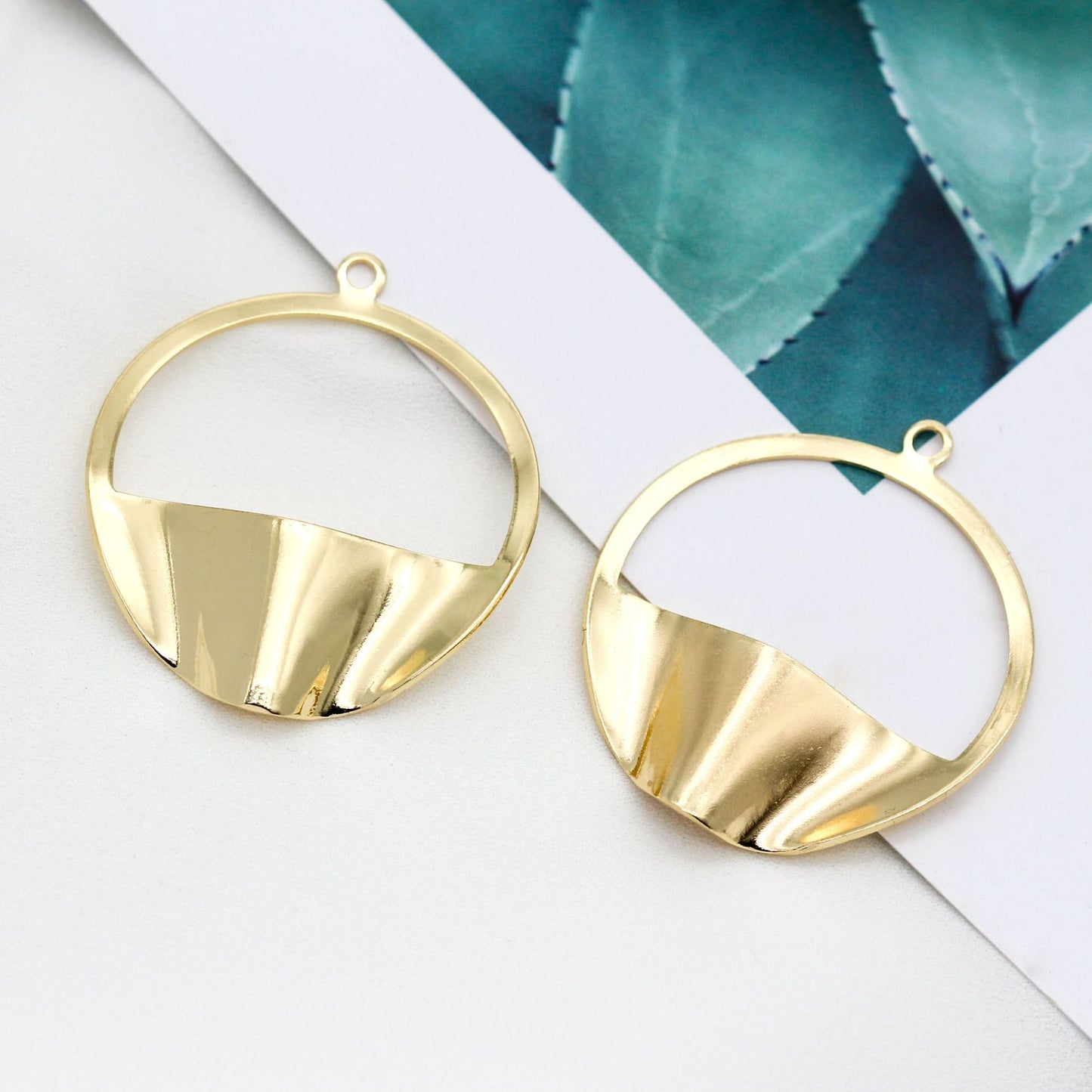 10 gebogene Kreis-Charm-Anhänger aus 14 Karat GF