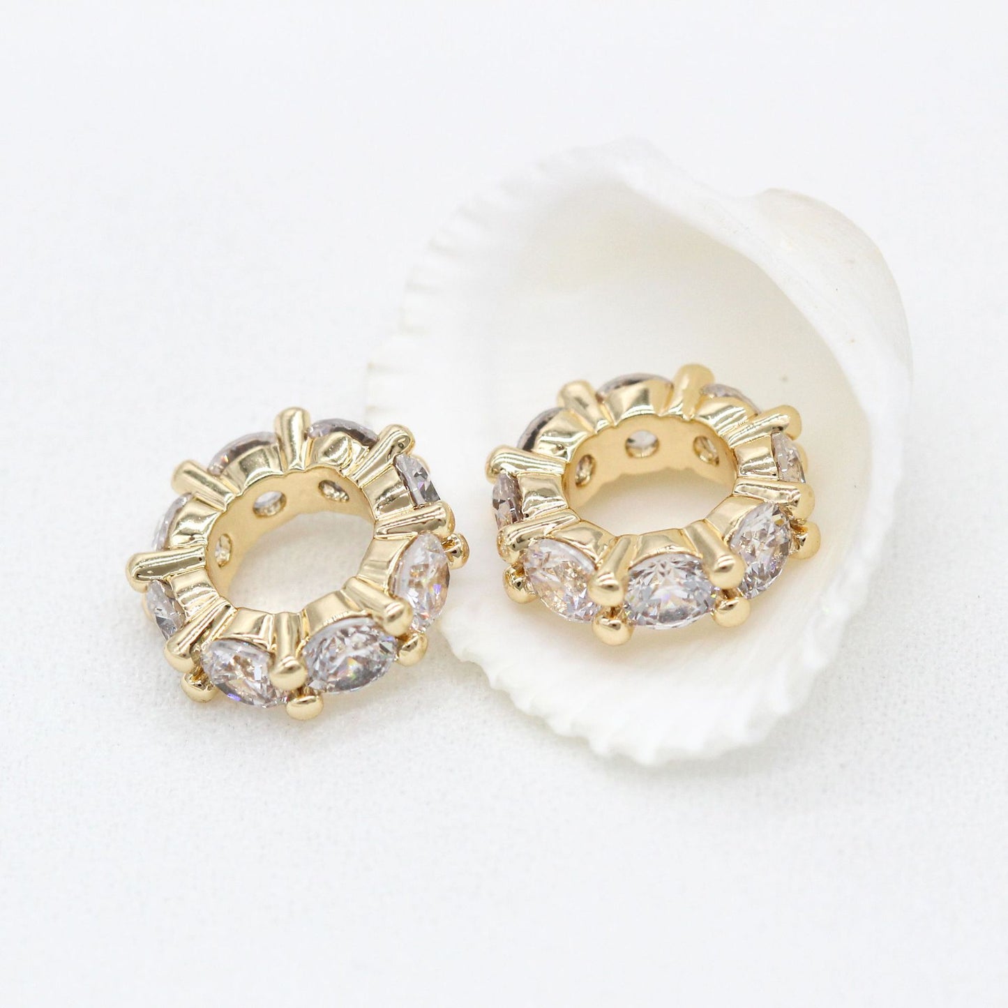 10 runde Ring-Charm-Anhänger mit Strasssteinen, 14 Karat GF