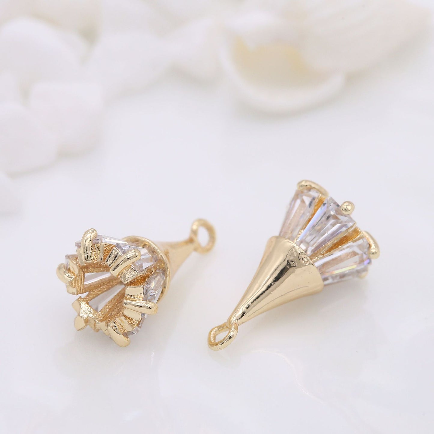 Pendentif à breloque à 2 cônes orné de strass 14K GF