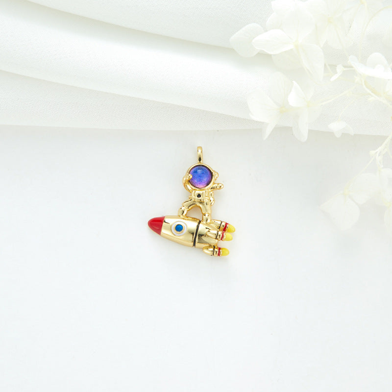 2 Cateye-Steine, Astronaut auf Mond, Rakete, Schwan, Katze, Charm-Anhänger, Harz, Strass, verziert, 14 K GF