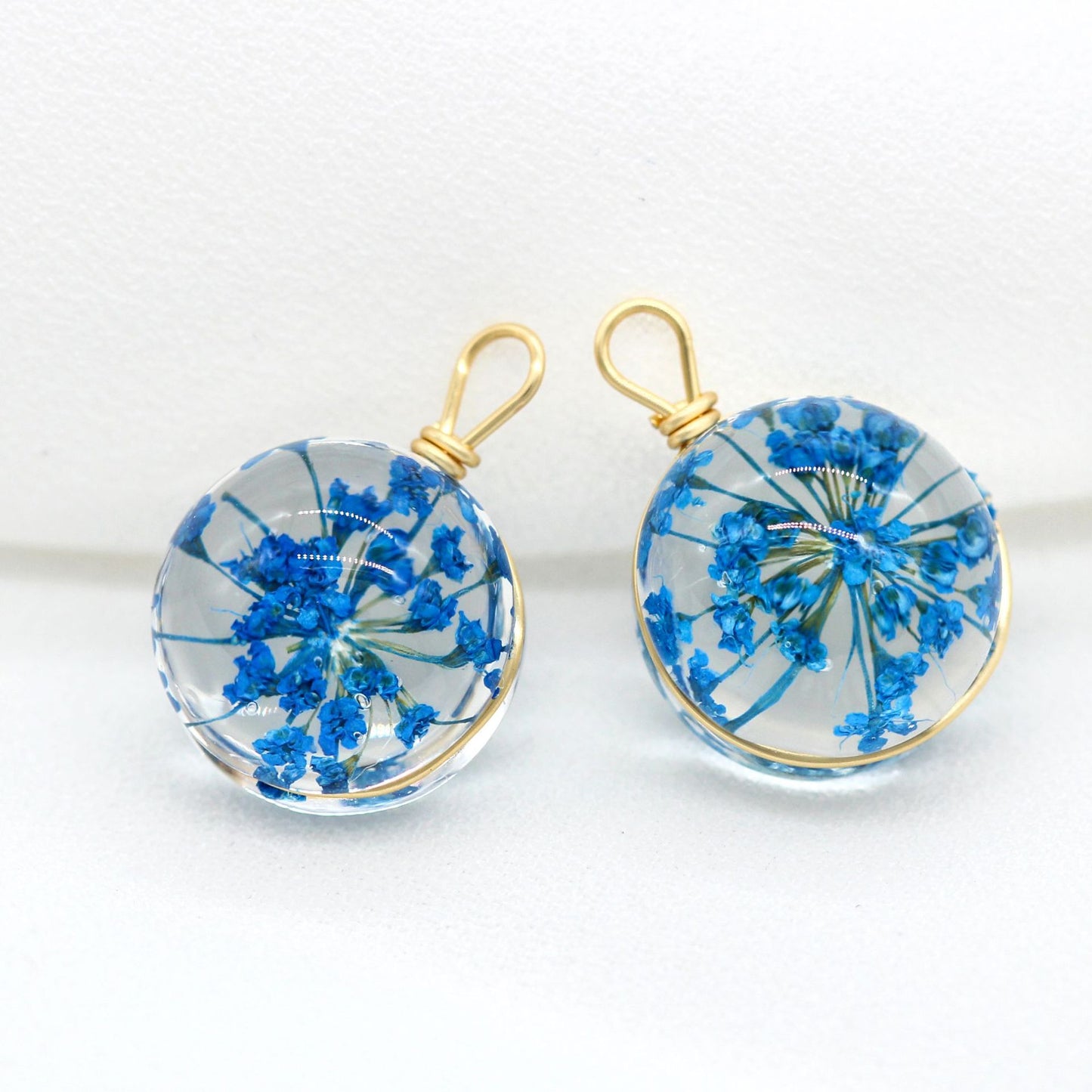 2 fils enveloppés de vraie fleur à l'intérieur d'un dôme en verre rond, pendentif à breloque 14K GF